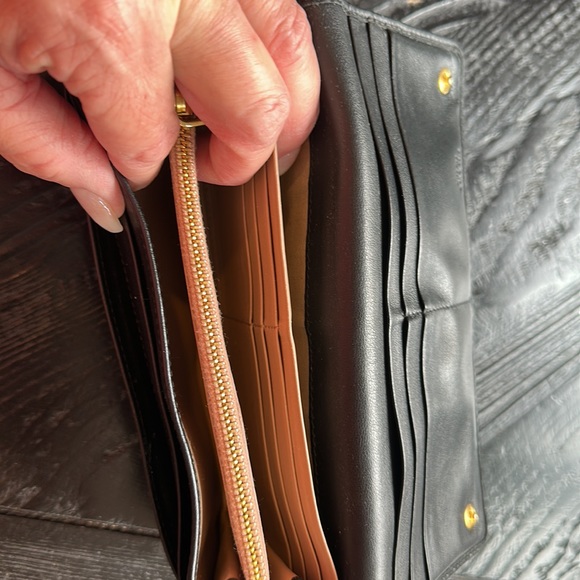 Elegant black Prada lamb skin leather wallet - Picture 7 of 11